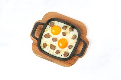 Sahanda Kavurmalı Yumurta